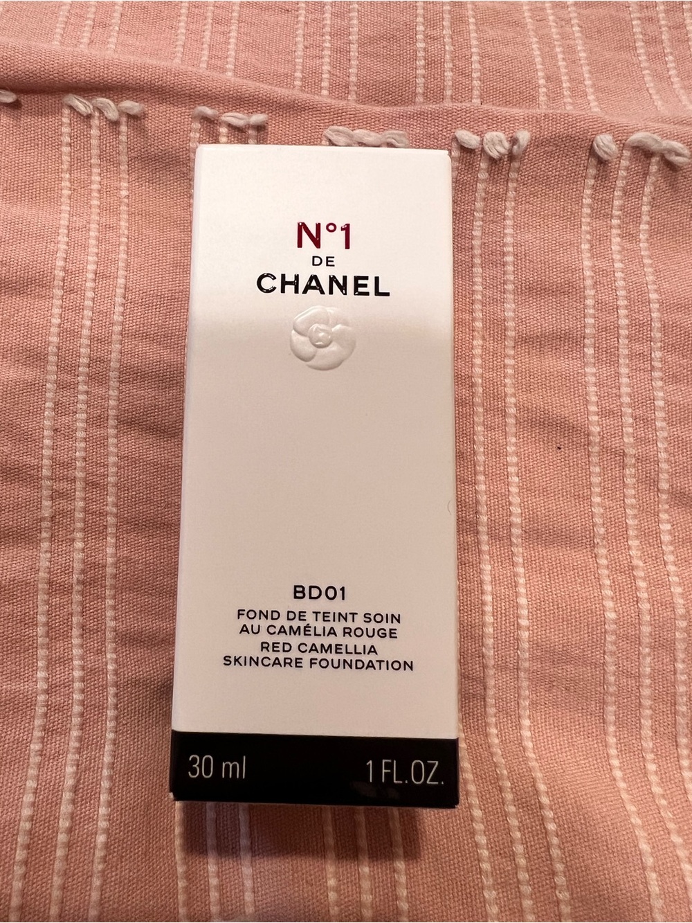 New N°1 DE CHANEL REVITALIZING FOUNDATION BD01 - Picture 5 of 9